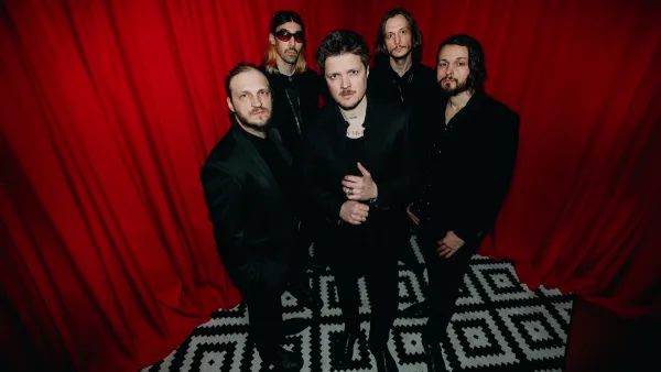 «Сотні пісень, тисяча концертів, десятки релізів»: O.Torvald зробили подарунок слухачам в день свого 20-річчя