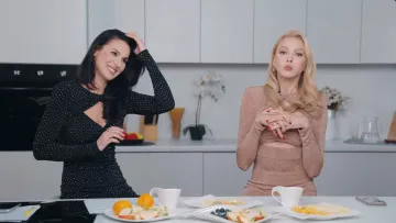 «Ми з Олею іржемо більше за всіх»: як Полякова та Маша Єфросиніна оскандалились на «Лізі Сміху»