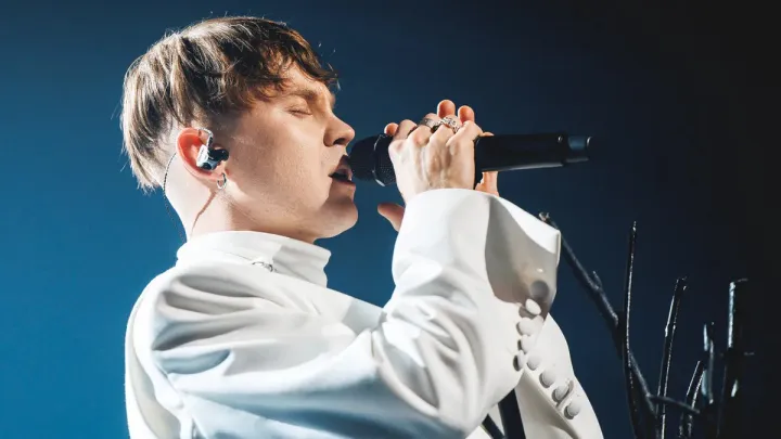 «Найуважніший глядач знайде вшиті послання»: Артем Пивоваров презентував пісню і відеокліп «8 диво»