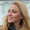 Оля Полякова вразила знімками біля Ніагарського водоспаду: хто доєднався до зірки на фото