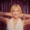 «Жінка сніжинка»: Полякова вразила яскравим образом у кліпі на свою нову пісню