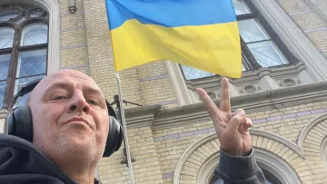 Такого Потапа ви ще не бачили: репер показав своє ретро-фото, де він із густою шевелюрою