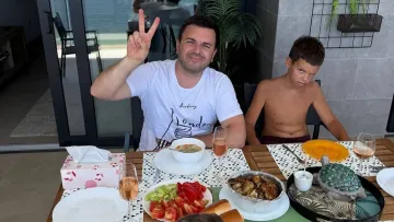 «Кому війна, кому – відпочинок»: у мережі обрушилися з критикою на Решетніка через виїзд в Іспанію до сім'ї