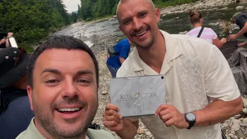  «Якщо чекаєте, щоб показав вам дівчат»: Решетнік розкрив, як проводить час з Цимбалюком на зйомках «Холостяка»
