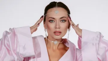 «Не нав’язуйся і не прив’язуйся»: Анна Саліванчук показала себе у ніжному образі та звернулася до жінок з важливими словами