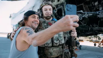 «Моє серце розбите»: режисер кліпів Nirvana та Metallica Семюел Баєр завітав до України – яка причина візиту