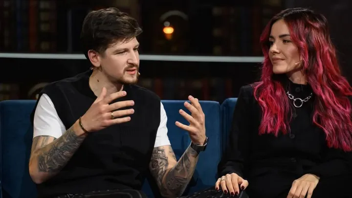 «Доїхала і слава Богу»: чоловік MamaRika шоумен Середа розповів про повернення співачки з Дубая