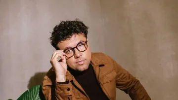 «‎Продав їх хасидам за 50 доларів»: зірка «Жіночого кварталу‎» згадав, як заробляв у дитинстві