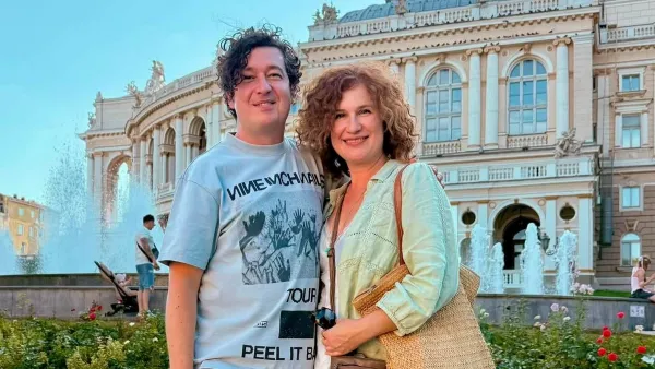 «Поїхав в Одесу з концертом, але додому повернутись не зміг»: Pianoboy показав яскраві фото з міста з дружиною
