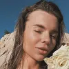 «Це розкіш»: Настя Скальницька оригінально представила новий сайт академії флористики – підписники в захваті