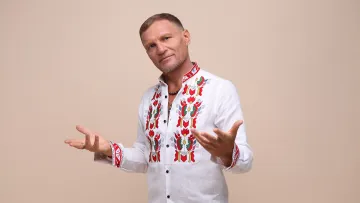 Олег Скрипка виступив на Ukrainian Fashion Film Festival у Каннах: відео виконання легендарного хіта «Танці»