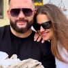 «Думали весь місяць»: співачка SLAVIA повідомила ім’я новонародженого сина – на відео трапився курйоз 