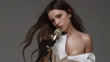 З Дрогобича на Таймс-сквер: українську співачку показали на білборді у Нью-Йорку