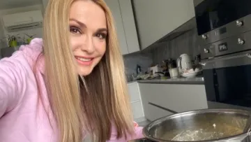 Ольга Сумська поділилася рецептом міні-хачапурі: «Що мама може робити ввечері?‎»