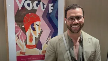 Лонгсліви та блузи: Андре Тан назвав топ-5 наймодніших верхів весни-2026