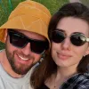 Фронтмен гурту «Без Обмежень» розповів про стосунки з коханою на роботі: «Трохи вмикаю начальника» 