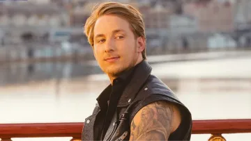 «Візьміть дві, мені для друга треба»: ветеран Терен з «Холостяка» розсмішив мережу чорним гумором про ноги