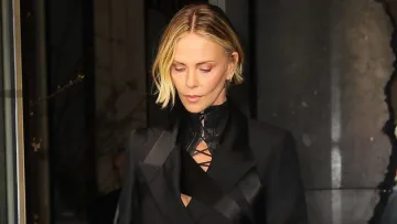 Голлівудська діва в українському золоті: Шарліз Терон доповнила свій образ вишуканими каблучками Guzema