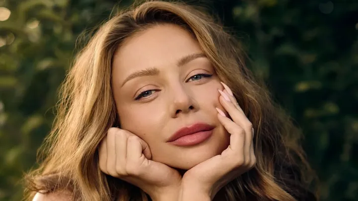 Тіна Кароль випустила зворушливу композицію «Небесами»: її вже оцінили TAYANNA та Осадча