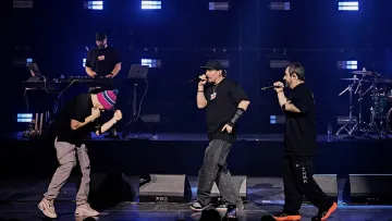 «Ексклюзивна програма у виконанні золотого складу»: ТНМК показали відео з репетиції перед концертом у Харкові