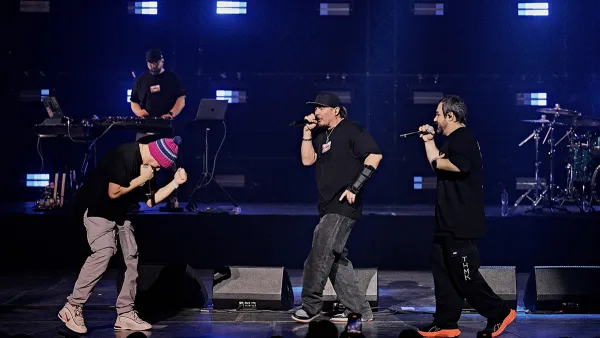 «Ексклюзивна програма у виконанні золотого складу»: ТНМК показали відео з репетиції перед концертом у Харкові