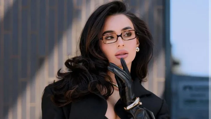 «Лагідно натякаю»: Аня Трінчер у гарячому образі заінтригувала фанів анонсом майбутньої пісні