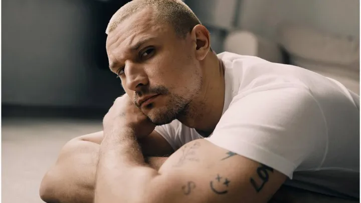 Такого «Холостяка» ви ще не бачили: актор Цимбалюк поділився підлітковими фотографіями і показав свою сестру