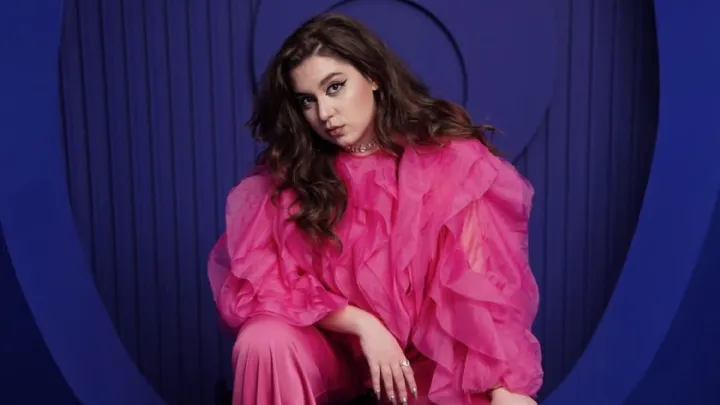 «Жінка писала, що це дебілізм»: співачка Анна Тульєва відповіла хейтерам, які не оцінили її трек про дурку