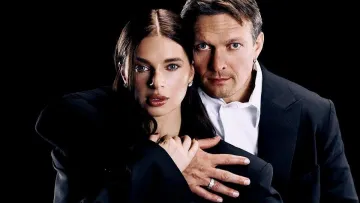 Усик – не тільки чемпіон, а й естет: романтичні фото боксера з дружиною підкорили мережу