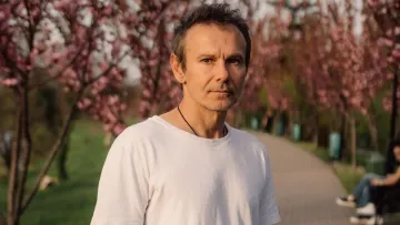Вакарчук відвідав рідне Мукачево напередодні Великодня: зворушливе родинне фото вокаліста гурту «Океан Ельзи»