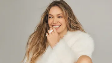 «Живу найкраще життя»: Віра Брежнєва відсвяткувала день народження ефектною напівоголеною фотосесією