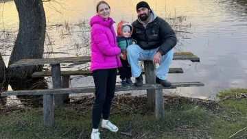 «Відновлення»: Віталій Козловський із дружиною та сином замилували сімейним відпочинком на природі