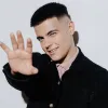 «Іноді дуже надихає»: Дмитро Волканов розповів про свої літературні вподобання – які книги читає співак