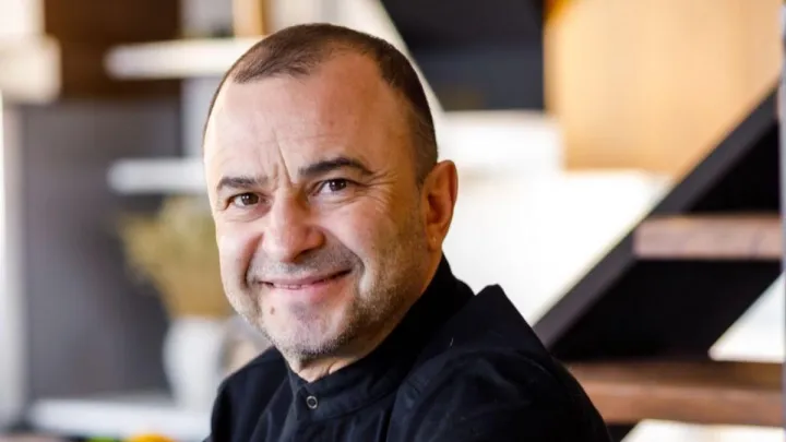 «В моєму віці складно ходити з коляскою»: Віктор Павлік висловився про бажання дружини народити другу дитину