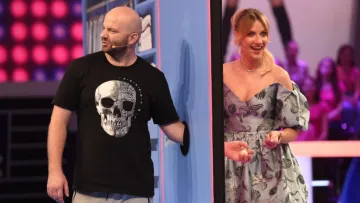 «‎Малий попросив!»: Слава Дьомін побував в гостях у Лесі Нікітюк і показав, чим його частували 