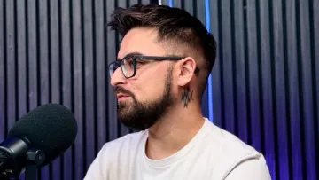 «‎Дуже неприємна й водночас показова історія»: відомий співак розповів, як його у Львові рятували з халепи