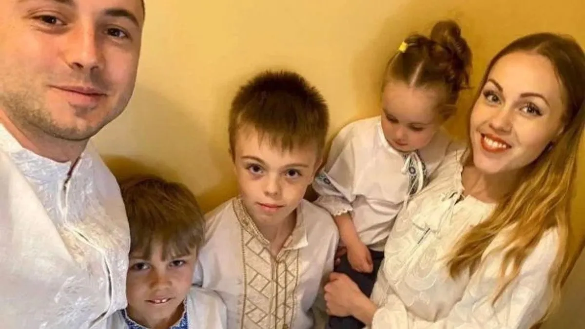 «Треба самим дружити зі своєю головою»: співачка Alyosha розповіла, як виховати щасливих дітей