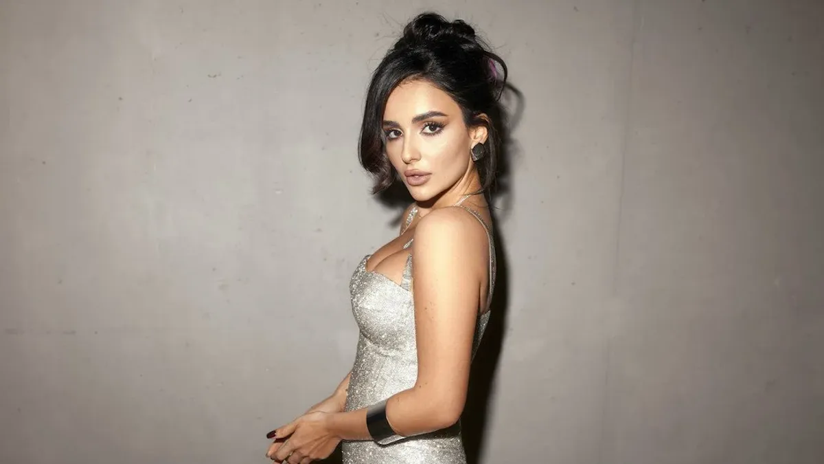 «Не впевнена, де я справжня»: Трінчер розплакалась і зробила болюче зізнання