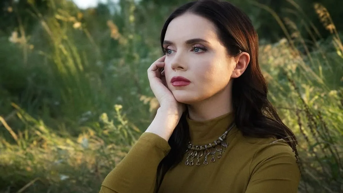 Яніна Соколова вразила підписників новим відео: «Не стійте біля краю вагонів»