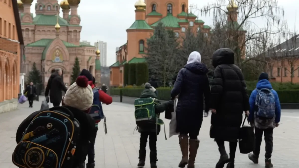 «‎По факту рідна російська мова»: у Києві дітей навчають за підручниками СРСР і показують кіно з РФ