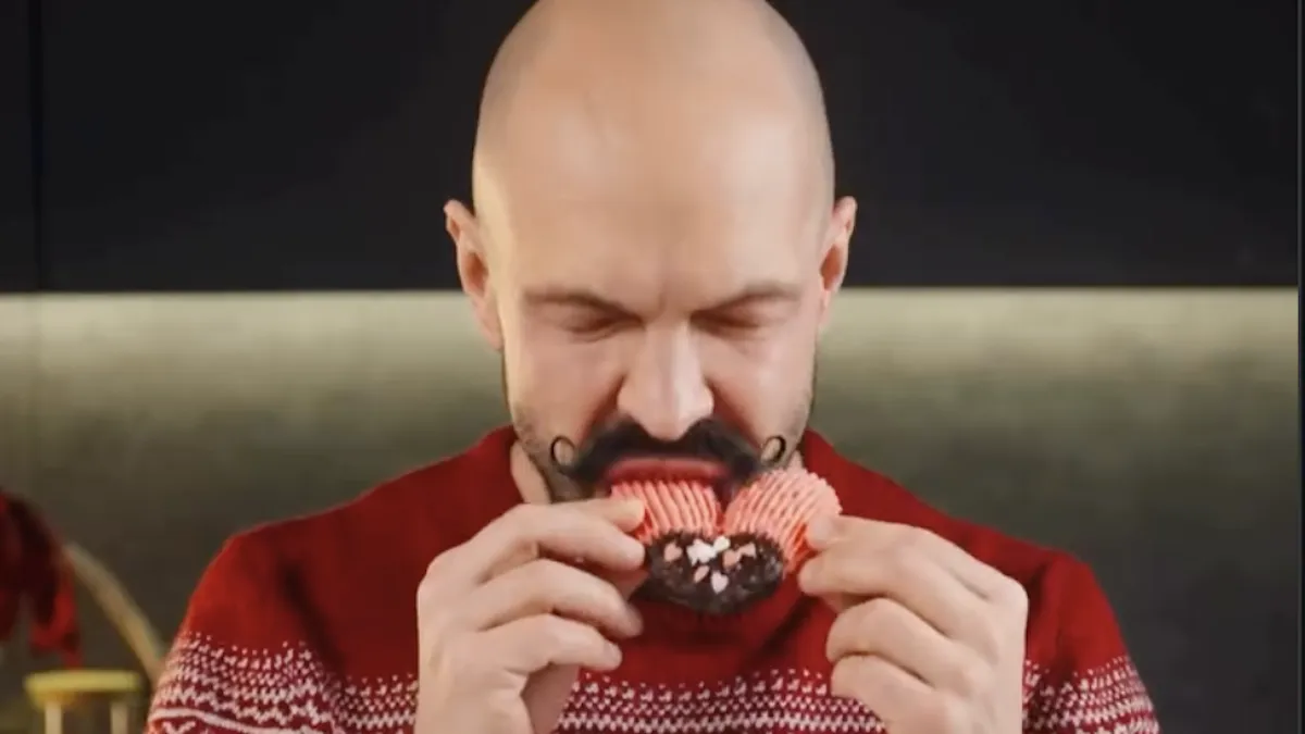 Рецепт до 14 лютого: Ярославський показав, як приготувати малинове печиво