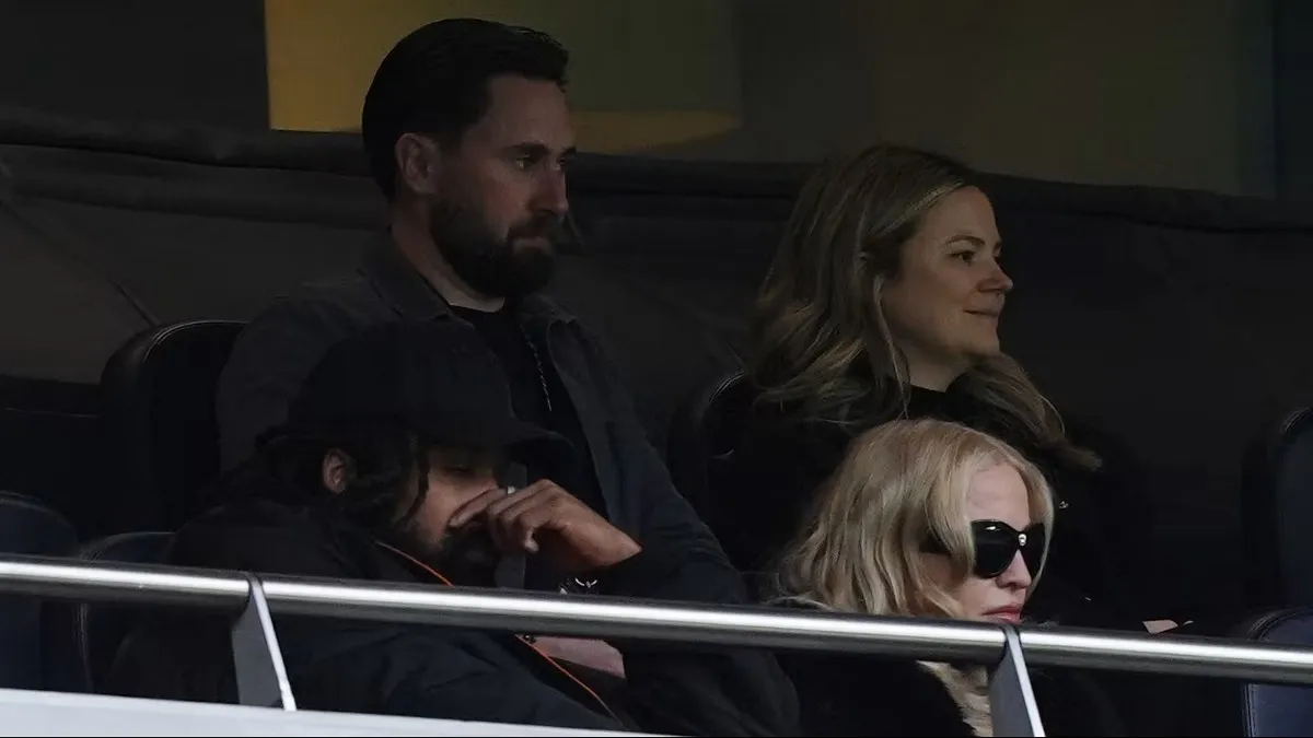 мадонна, футбол