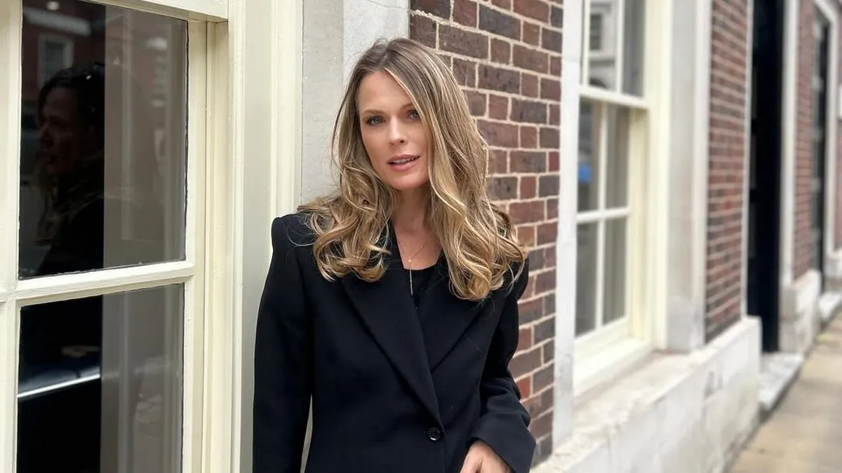 Оля Фреймут показала рідкісне дитяче фото з батьками: «Платтячко з вовни, стрижка – пацаняча»