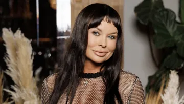 Блузка в сітку без білизни: Ассія Ахат у 60 років здивувала відвертим нарядом на вечірці