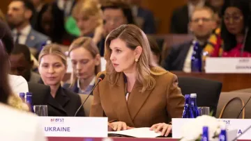 Сережки за 120 тисяч і класичний костюм: чим здивувала Зеленська на саміті Меланії Трамп