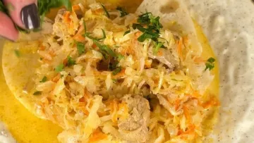 Більше соусу – завжди правильно: рецепт сегединського гуляша із ніжними кнедликами