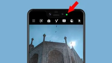 Зелена крапка на екрані смартфона: що вона означає і чи варто хвилюватися