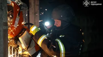 Ніч жаху в Одесі: росіяни атакували місто дронами, є поранені та пошкодження – фото і відео