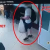 Смерть чоловіка в Тернопільському ТЦК: поліція показала відео, як він заходить з рюкзаком до туалету