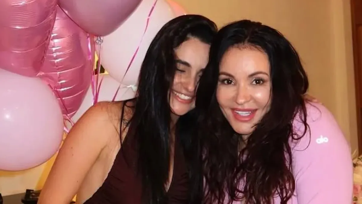 Анна Трінчер показала звабливу маму в сміливому образі: шанувальники шокована їхньою схожістю